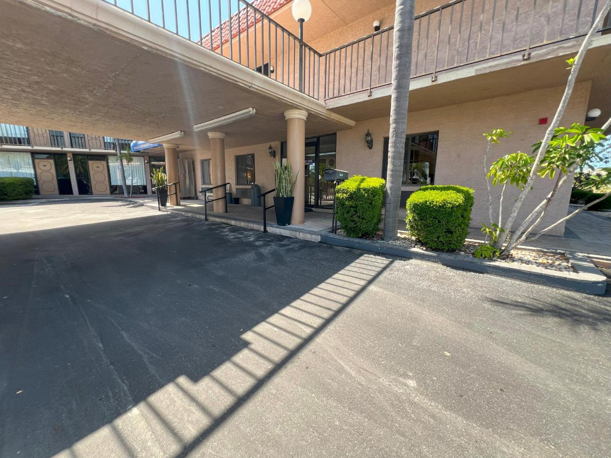 Tarpon Shores Inn Tarpon Springs Exterior photo